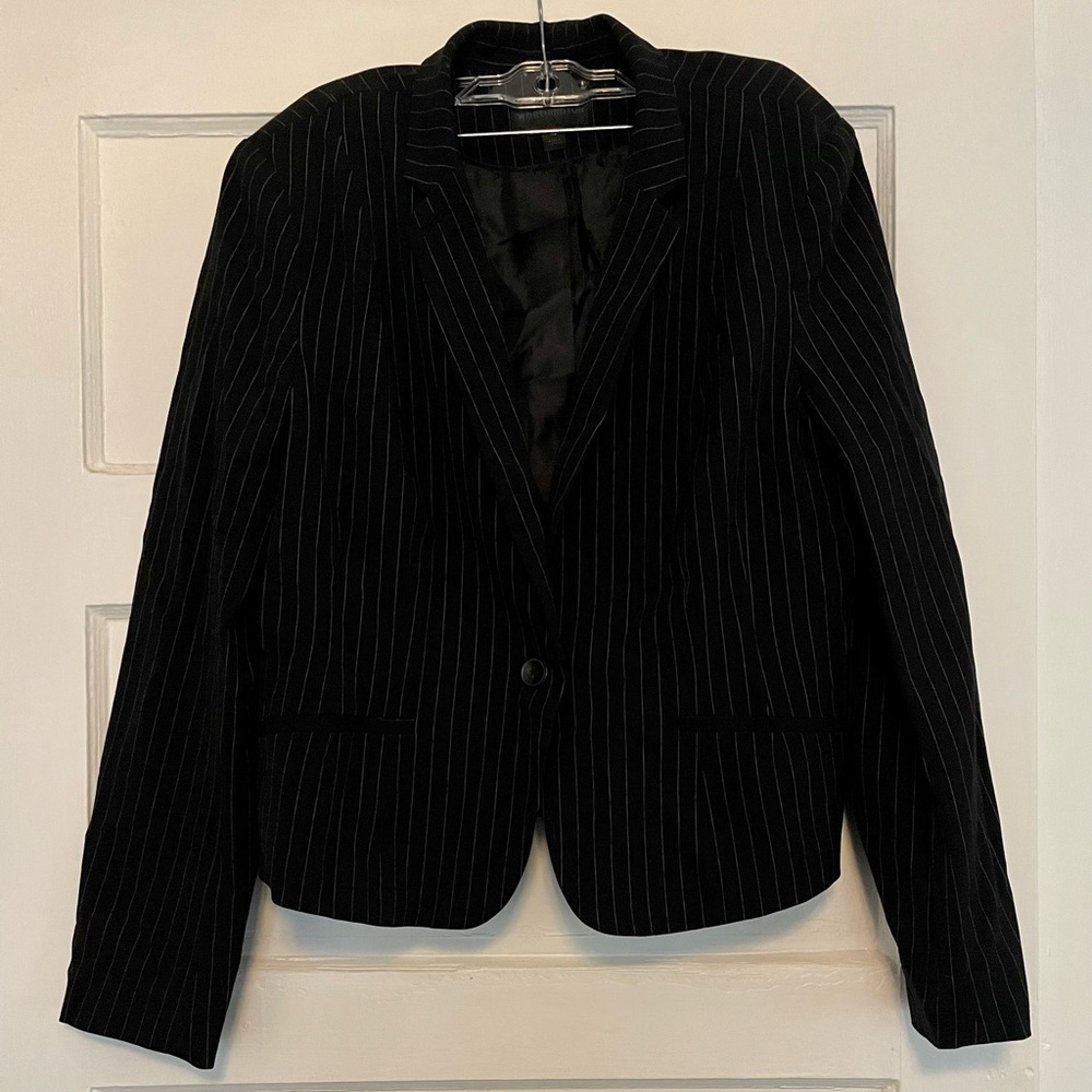 Worthington Black Pinstripe Blazer. Size XL